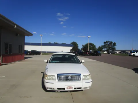 More photos of 2007 MERCURY GRAND MARQUIS LS at Sioux Empire Automotive, SD