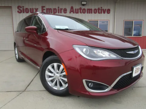 Red 2018 CHRYSLER Pacifica Touring L for sale in Tea, SD