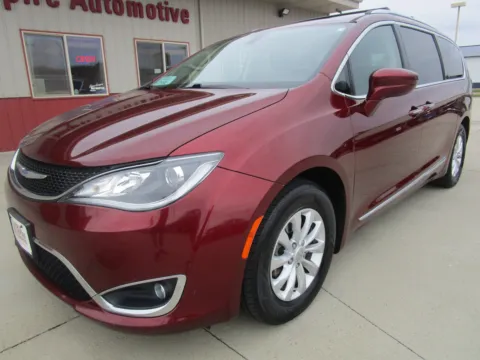 Another view of 2018 CHRYSLER Pacifica Touring L for sale in Tea, SD at Sioux Empire Automotive