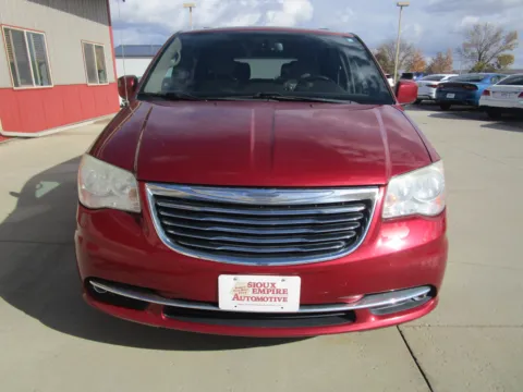 More photos of 2014 CHRYSLER TOWN & COUNTRY Touring at Sioux Empire Automotive, SD