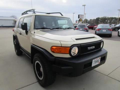 More photos of 2010 TOYOTA FJ CRUISER at Sioux Empire Automotive, SD