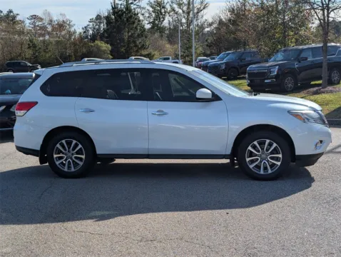 More photos of 2015 Nissan Pathfinder SV at Nissan of LaGrange, GA