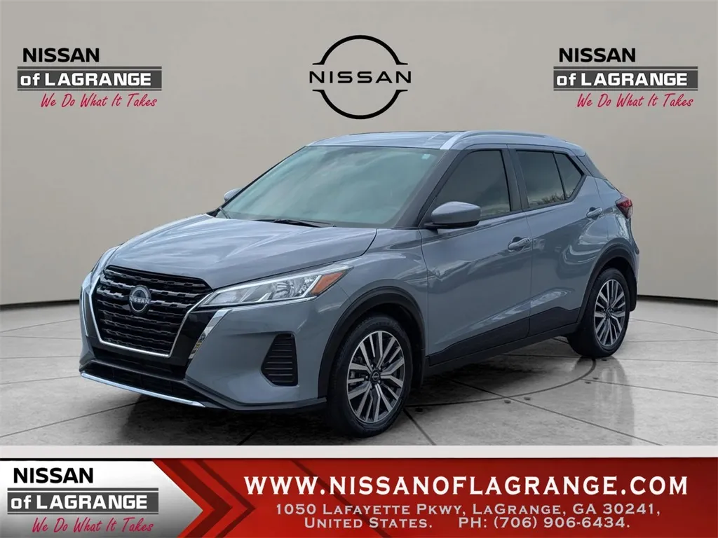 2023 Nissan Kicks SV's photo