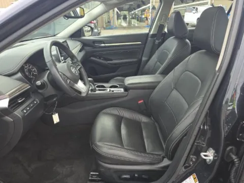 More photos of 2021 Nissan Altima 2.5 Platinum at Nissan of LaGrange, GA