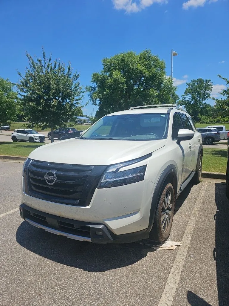 White 2023 Nissan Pathfinder SL for sale in LaGrange, GA
