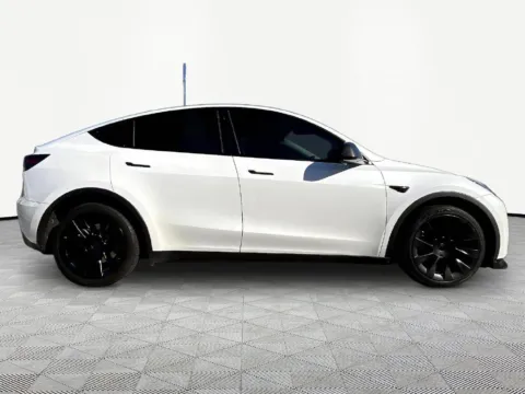 More photos of 2022 Tesla Model Y Long Range at Nissan of LaGrange, GA
