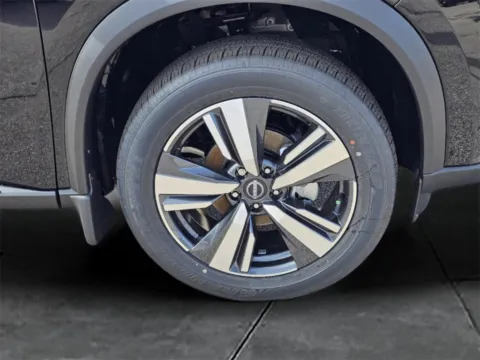 More photos of 2025 Nissan Rogue SL at Nissan of LaGrange, GA