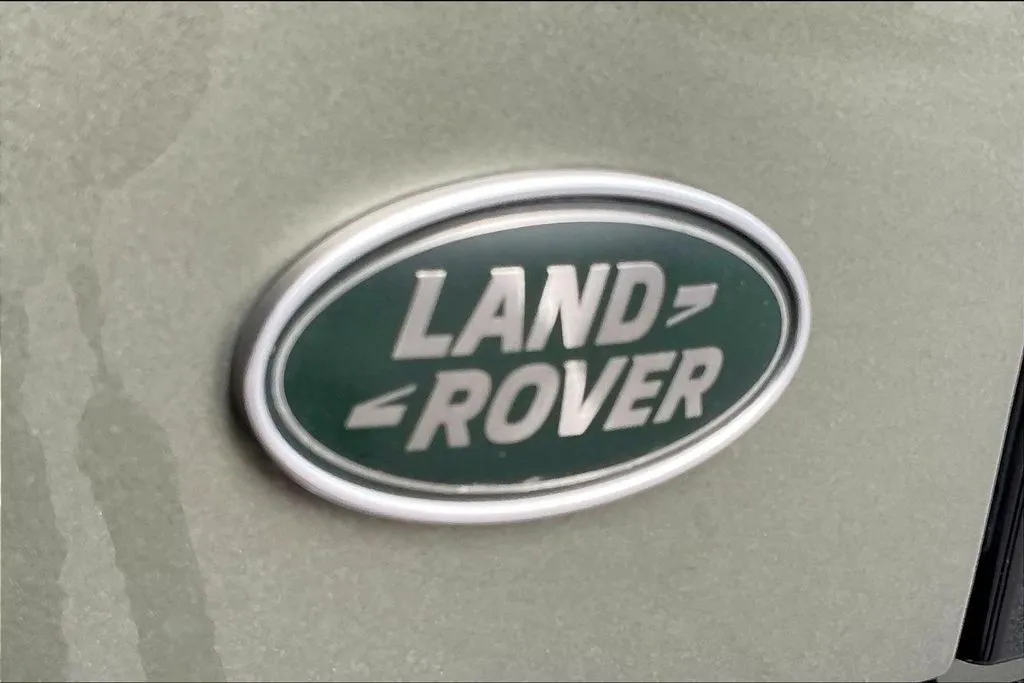 2023 Land Rover Defender X-Dynamic SE - Photo 23