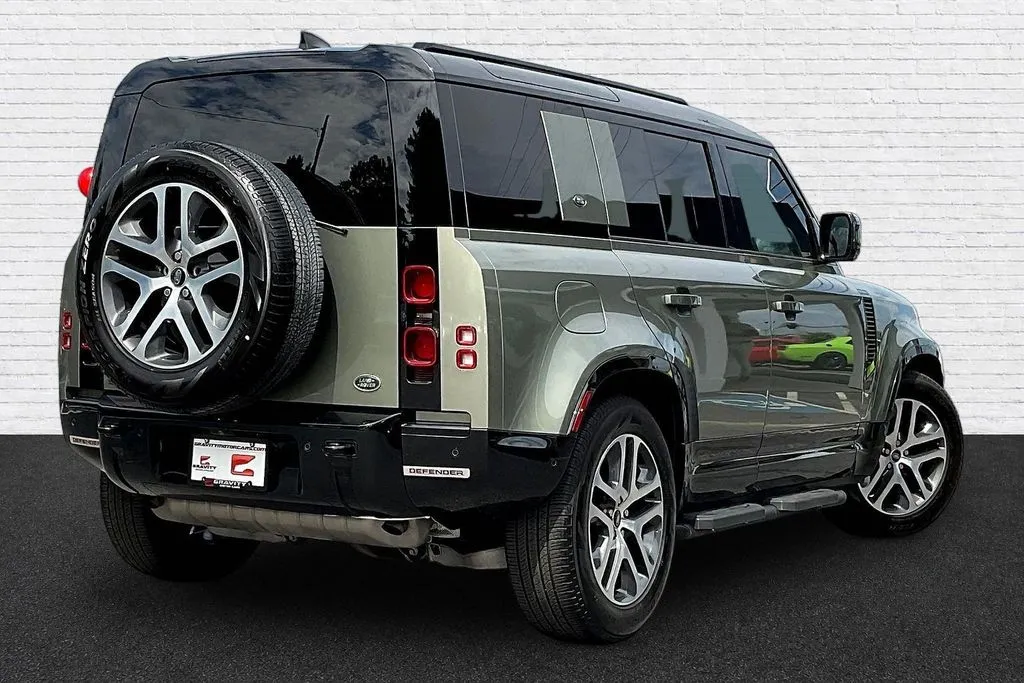 2023 Land Rover Defender X-Dynamic SE - Photo 6