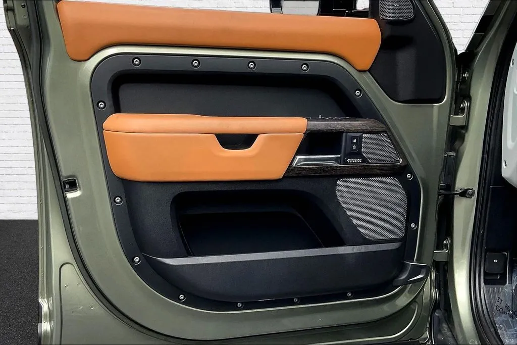 2023 Land Rover Defender X-Dynamic SE - Photo 19