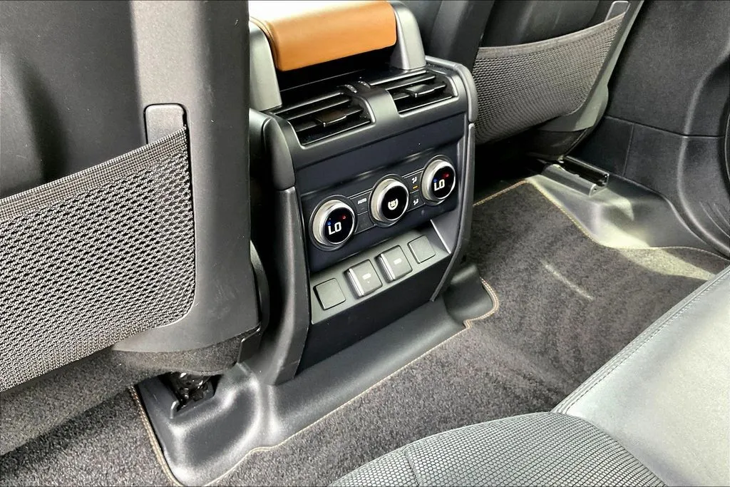 2023 Land Rover Defender X-Dynamic SE - Photo 10