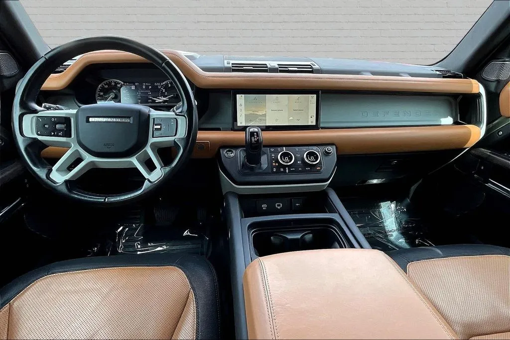 2023 Land Rover Defender X-Dynamic SE - Photo 7