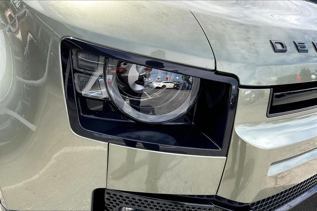 2023 Land Rover Defender X-Dynamic SE - Photo 29