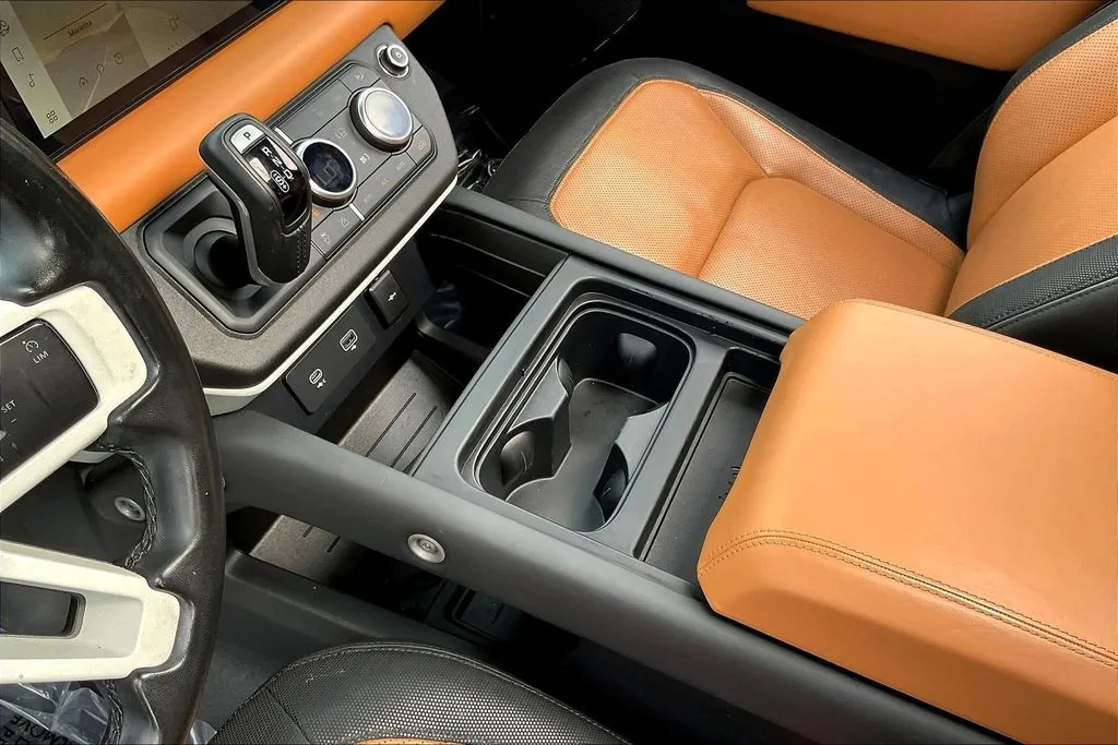 2023 Land Rover Defender X-Dynamic SE - Photo 17