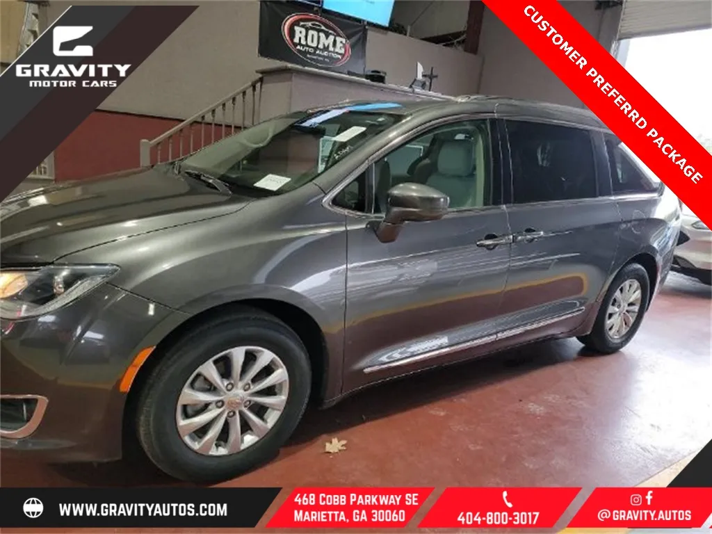 2018 Chrysler Pacifica Touring L's photo