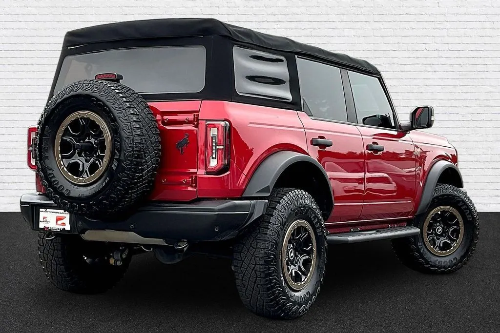 Ford Bronco photo 6