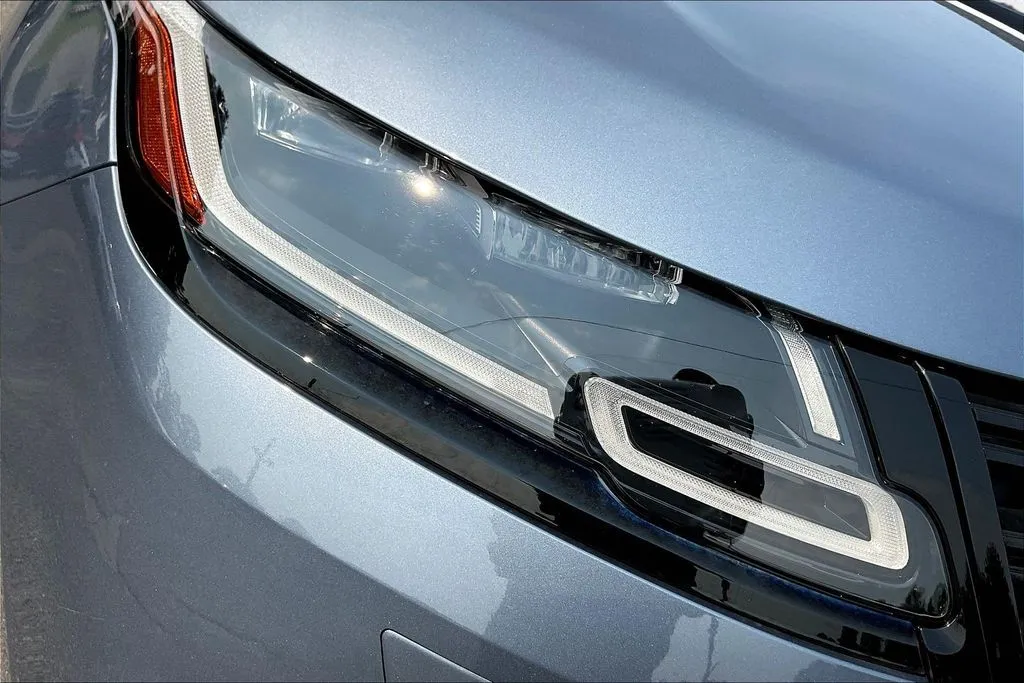 Land Rover Range Rover Velar photo 29