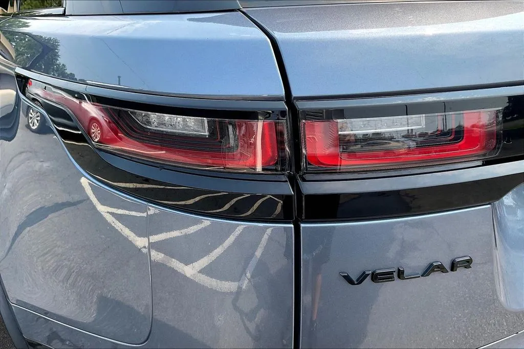 Land Rover Range Rover Velar photo 22