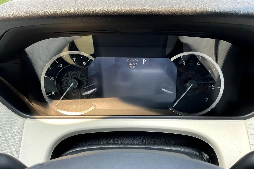 Land Rover Range Rover Velar photo 13