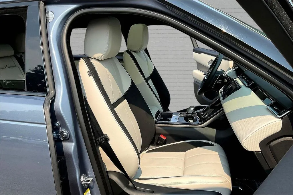 Land Rover Range Rover Velar photo 28