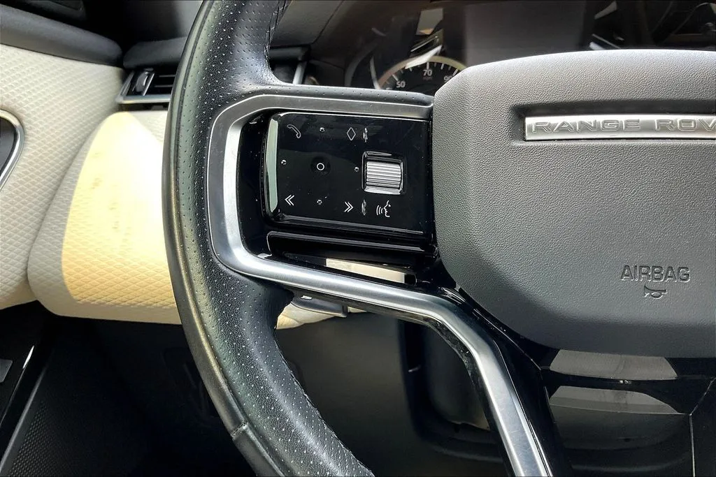 Land Rover Range Rover Velar photo 11
