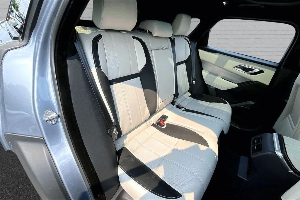 Land Rover Range Rover Velar photo 24
