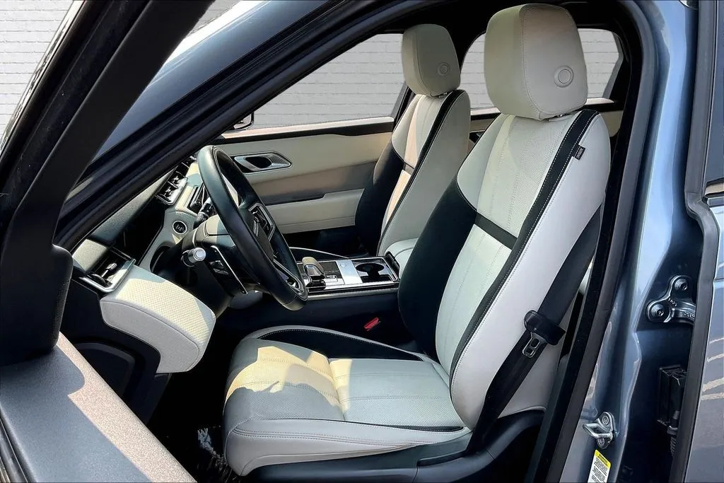 Land Rover Range Rover Velar photo 20