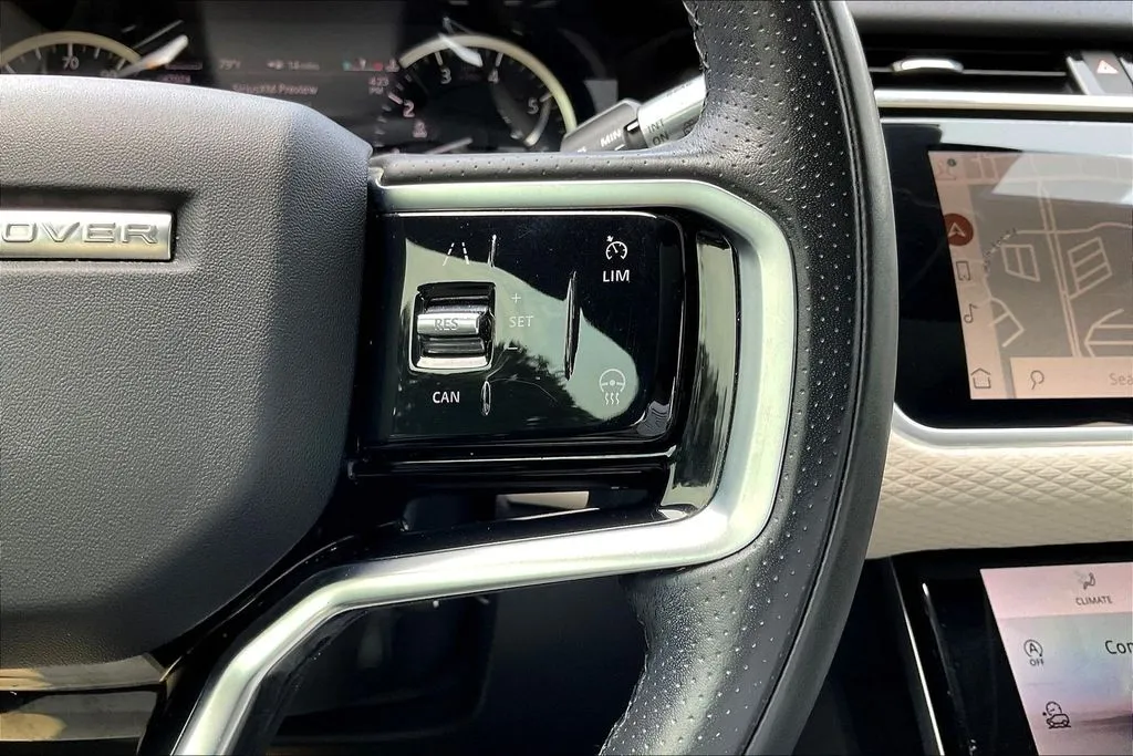 Land Rover Range Rover Velar photo 12