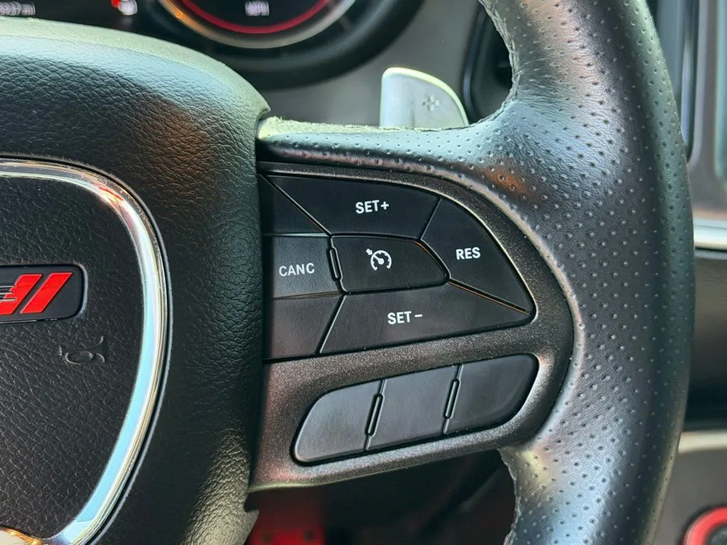 Dodge Challenger photo 17