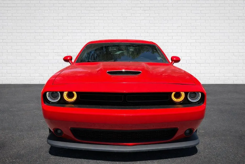 Dodge Challenger photo 2