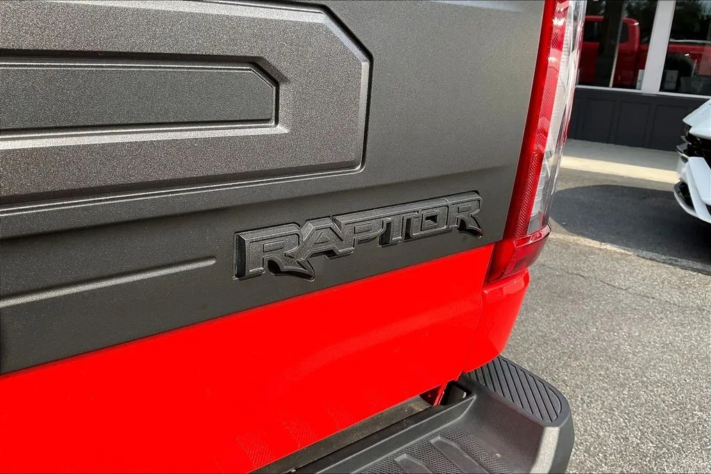 2023 Ford F-150 Raptor - Photo 23