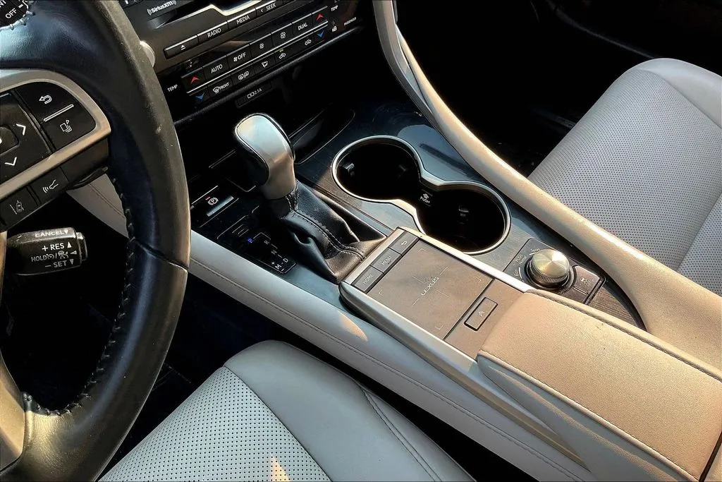 Lexus RX photo 17