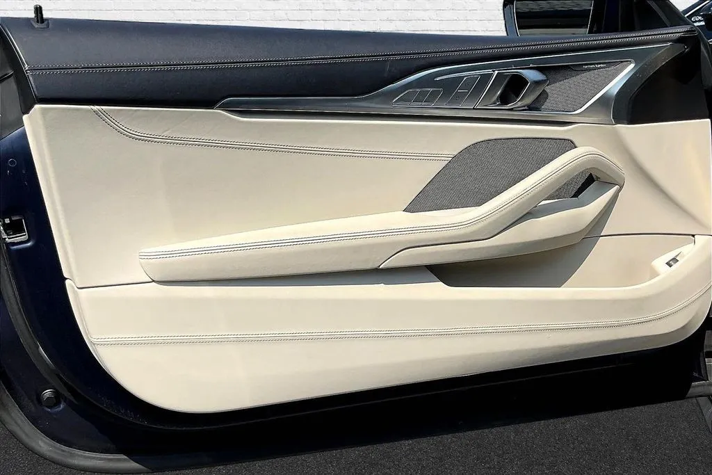 BMW 8 Series photo 18