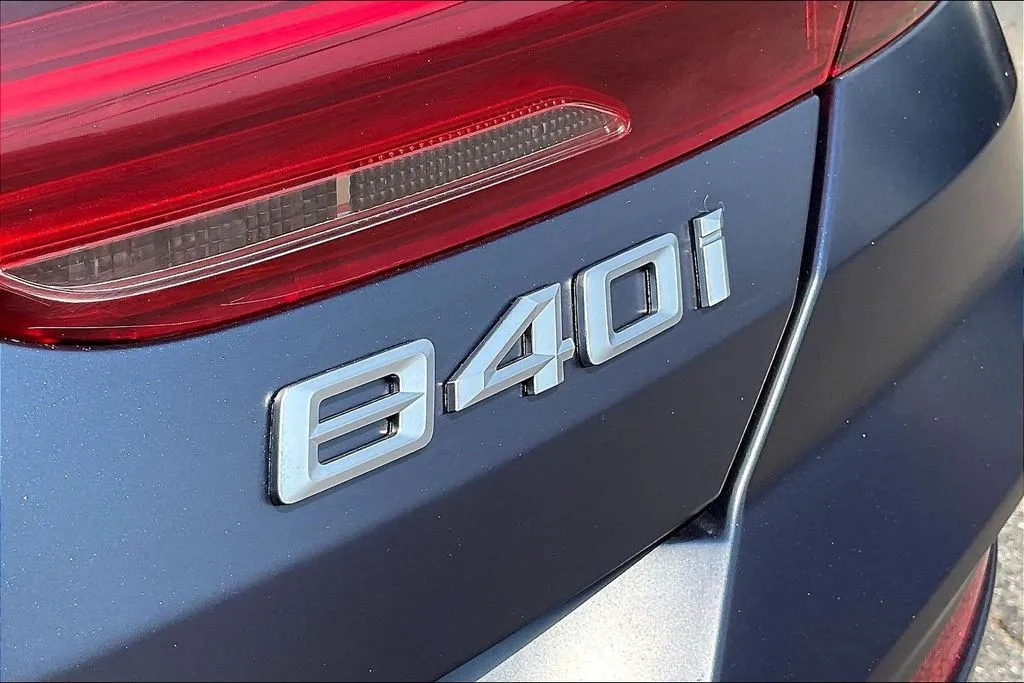 BMW 8 Series photo 21