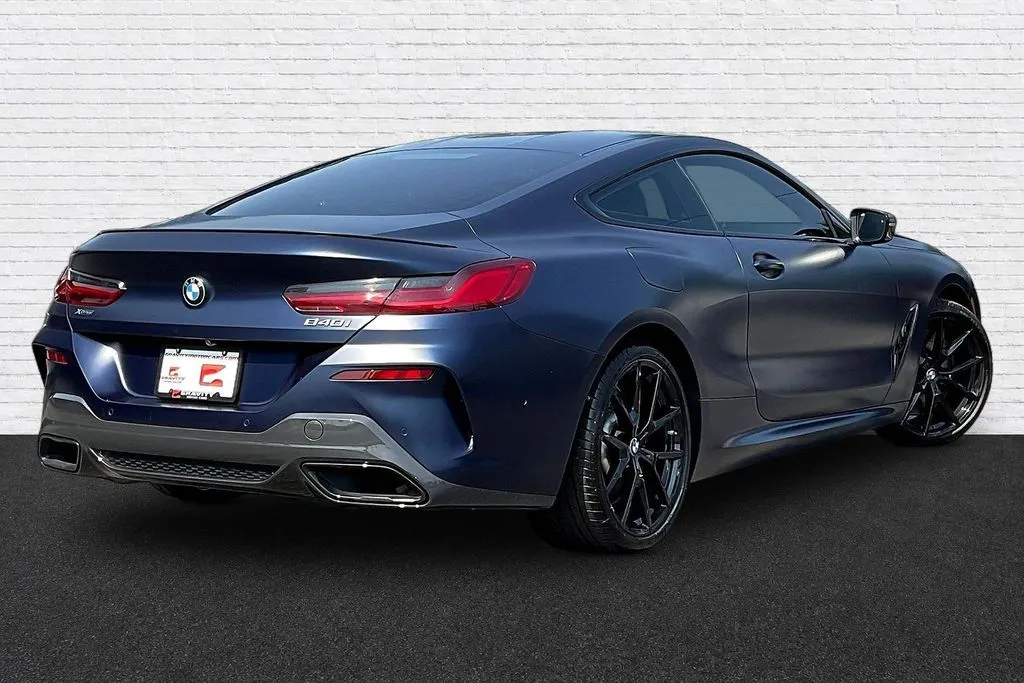 BMW 8 Series photo 6