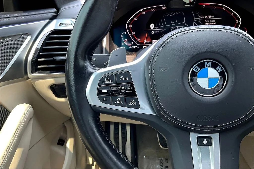 BMW 8 Series photo 10