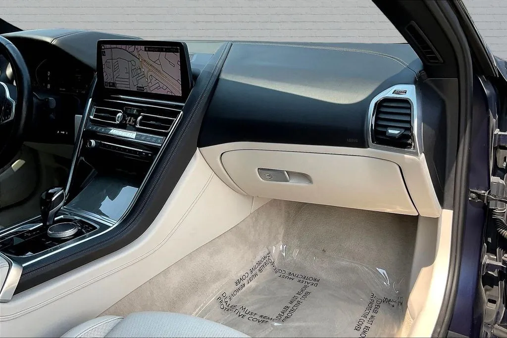 BMW 8 Series photo 22