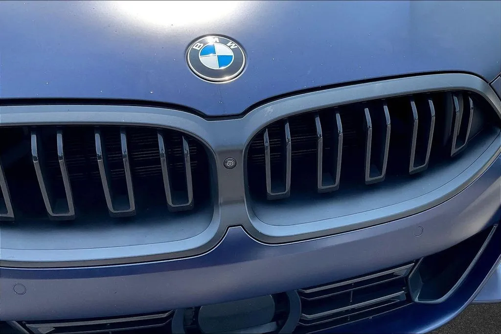 BMW 8 Series photo 27