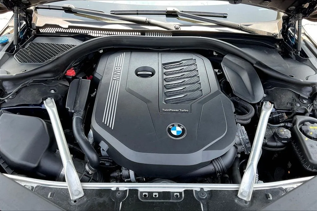 BMW 8 Series photo 25