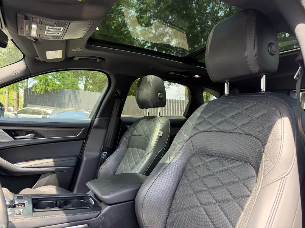 Jaguar F-PACE photo 12