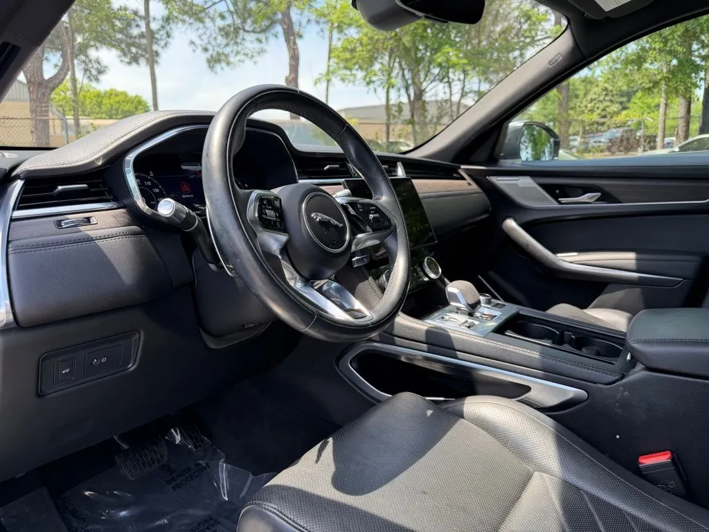 Jaguar F-PACE photo 10