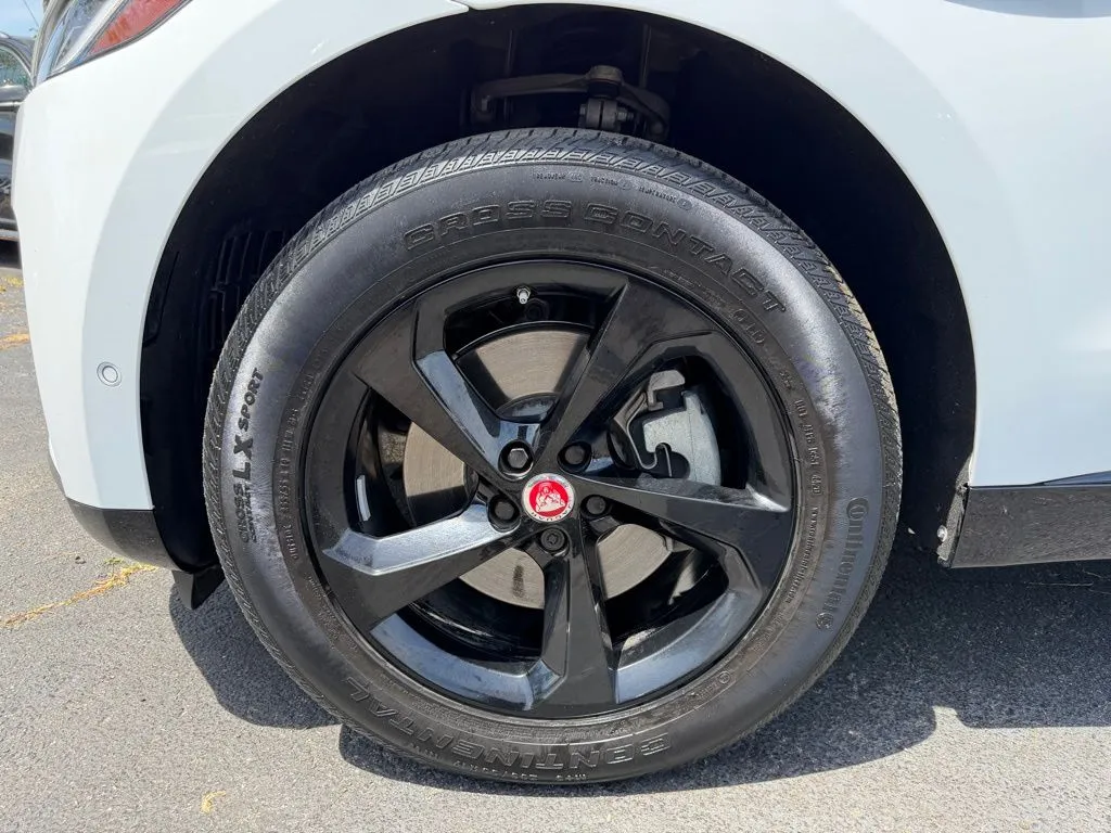 Jaguar F-PACE photo 9