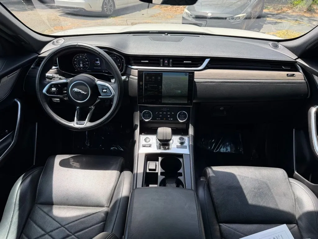 Jaguar F-PACE photo 26