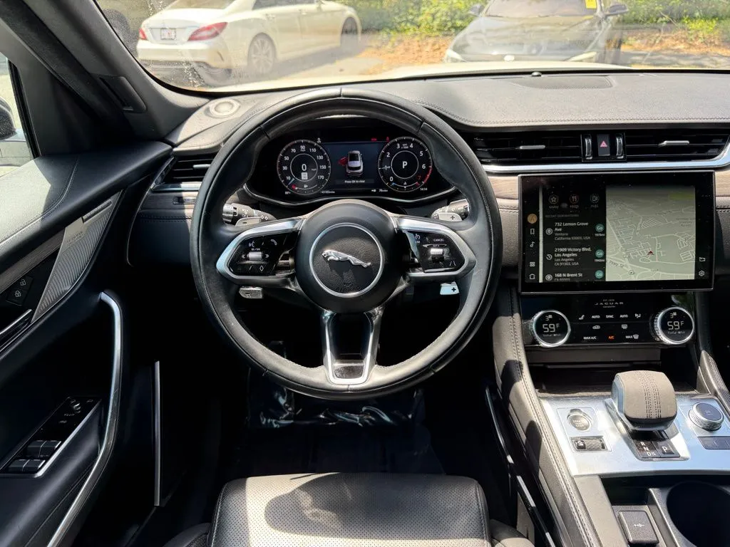 Jaguar F-PACE photo 27