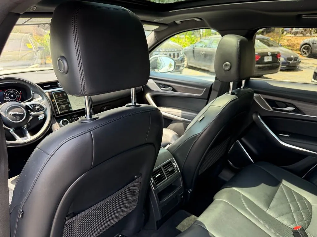 Jaguar F-PACE photo 23