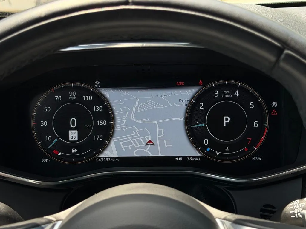 Jaguar F-PACE photo 20