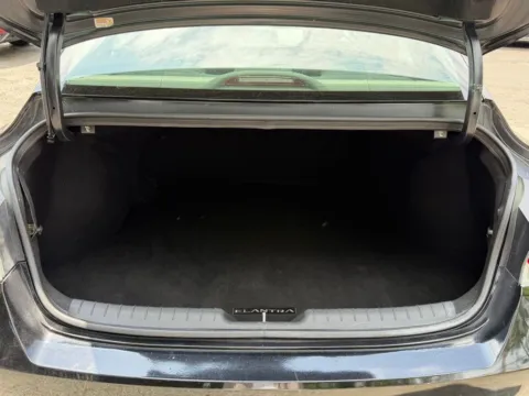 More photos of 2022 Hyundai Elantra SEL at Gravity Motor Cars, GA
