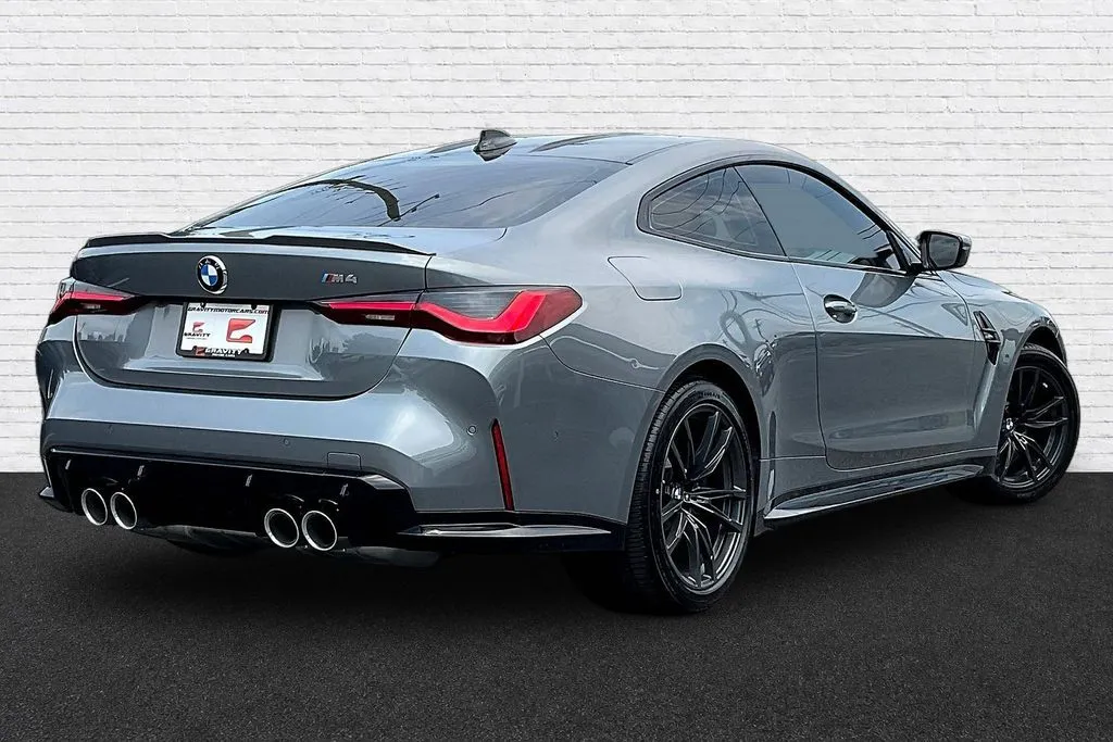 BMW M4 photo 6