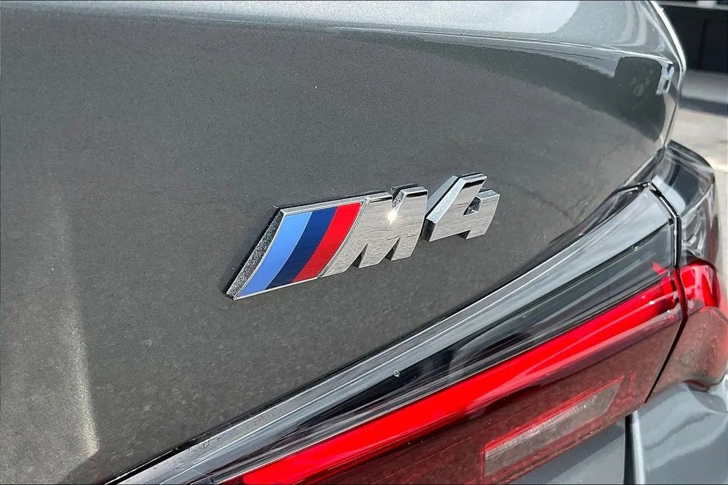 BMW M4 photo 24