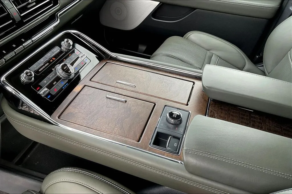 Lincoln Navigator photo 17